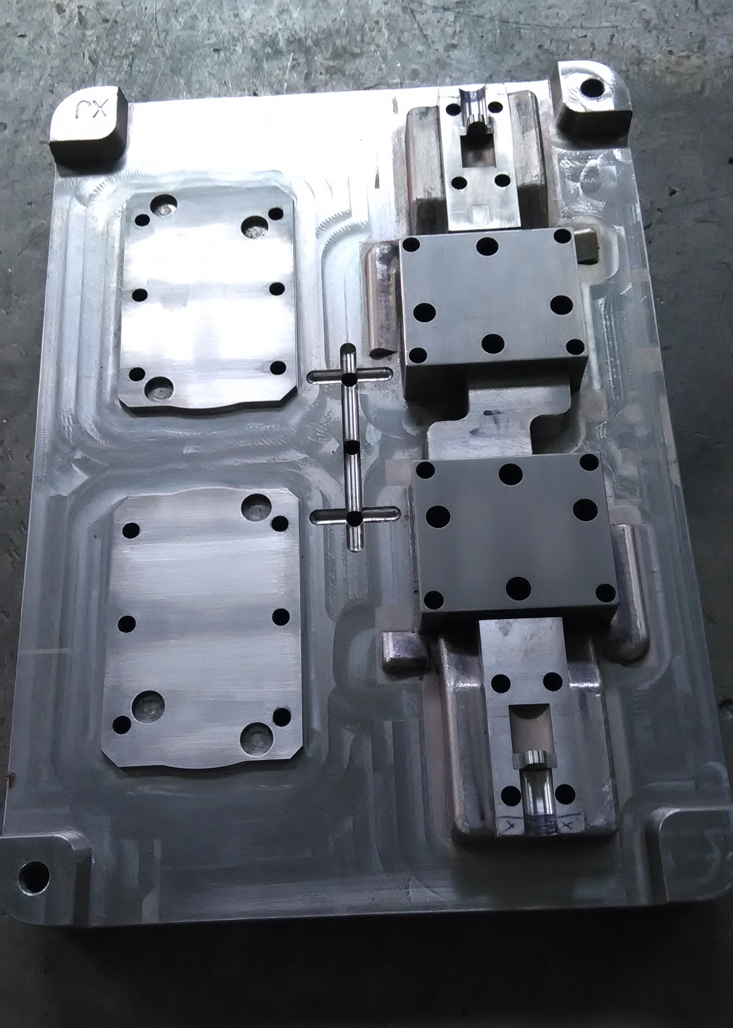 旭锦塑胶模具有限公司