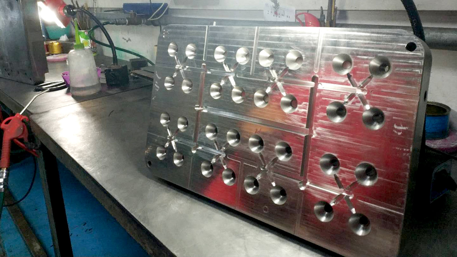 旭锦塑胶模具，光学透镜模具