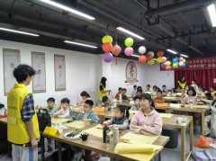 对于大部分从未拿过毛笔的孩子