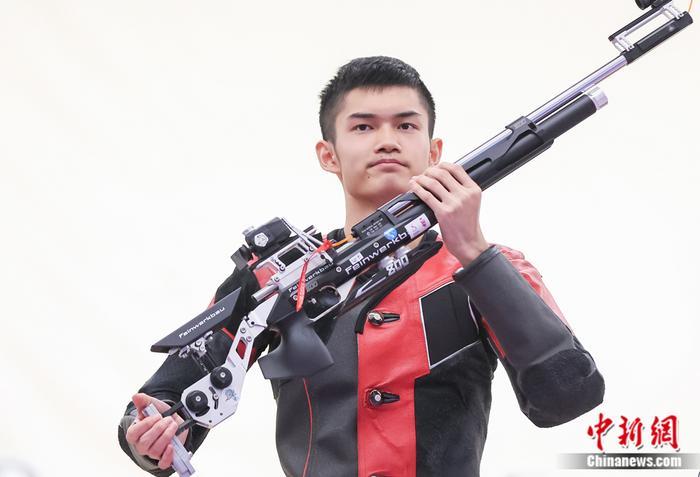 19岁新星盛李豪刷新世界纪录夺冠，中国射击队再