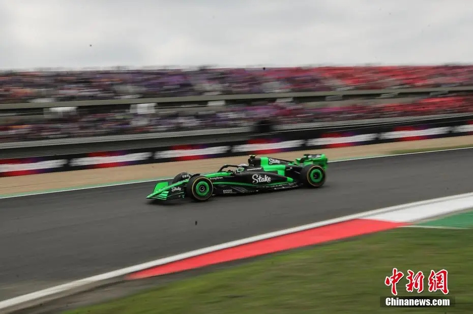 家乡车迷欢呼中周冠宇稳健克制夺得正赛第14名，