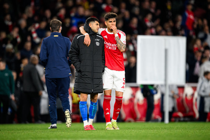 勒沃库森客场告负阿森纳主场胜出告别战