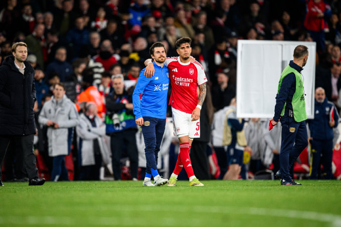 勒沃库森客场告负阿森纳主场胜出告别战