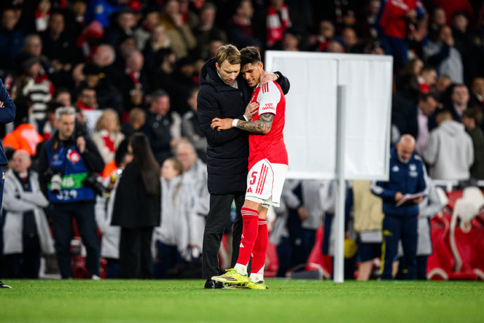 勒沃库森客场告负阿森纳主场胜出告别战