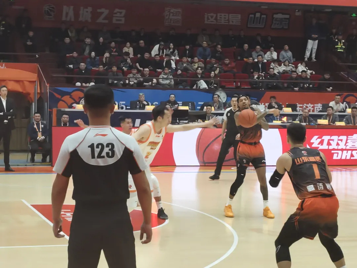 山东男篮克里斯42分掀齐鲁德比风暴 四外援体系