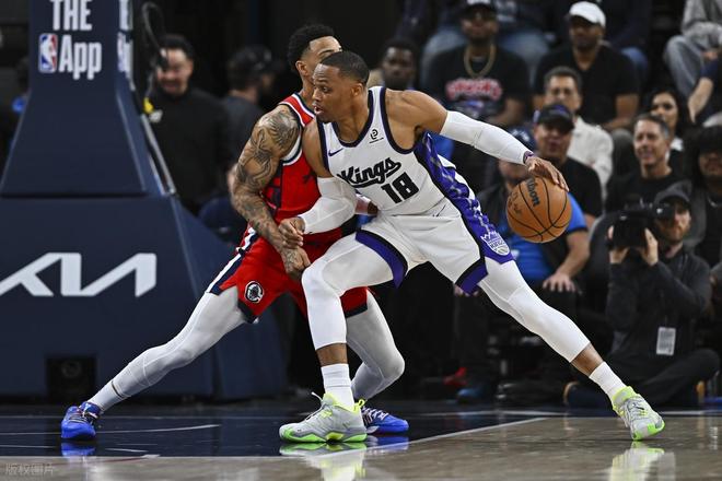 快船主场不敌国王 威少三双小卡伤退德罗赞两次