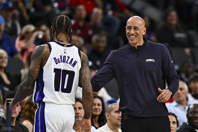 快船主场不敌国王 威少三双小卡伤退德罗赞两次