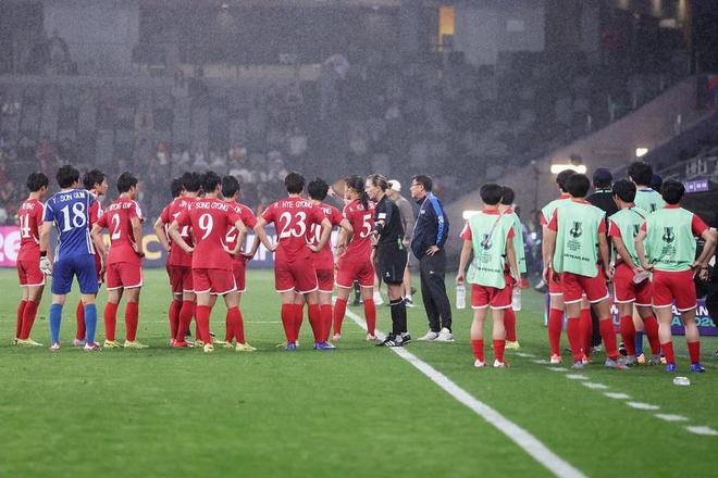 朝鲜女足遭逆转饮恨 争议判罚引主帅不满 面对澳