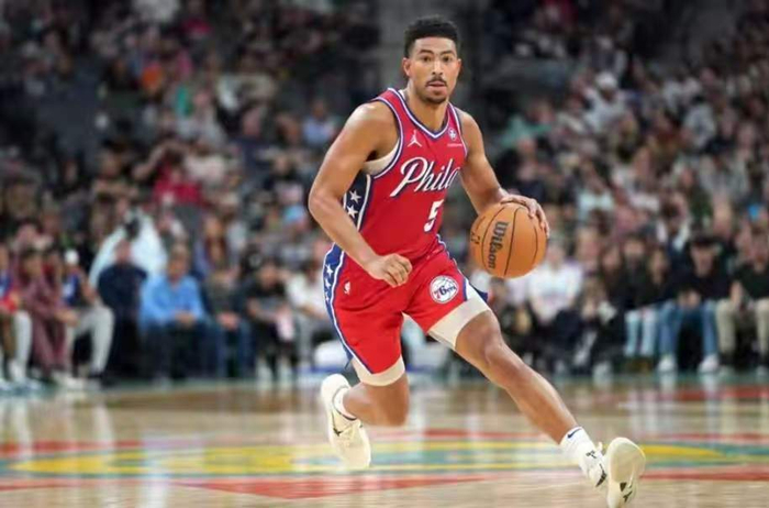 格兰姆斯扛起76人残阵 战术困境暴露球队核心困