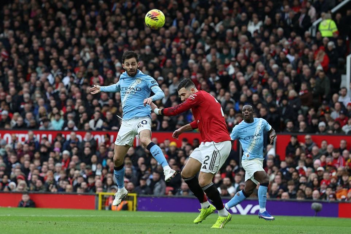 B席或加盟巴萨面临财务与引援优先级双重挑战